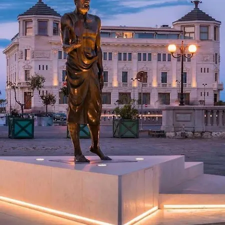 Riccio Di Mare - Large And Bright Flat On The Sea Syracuse